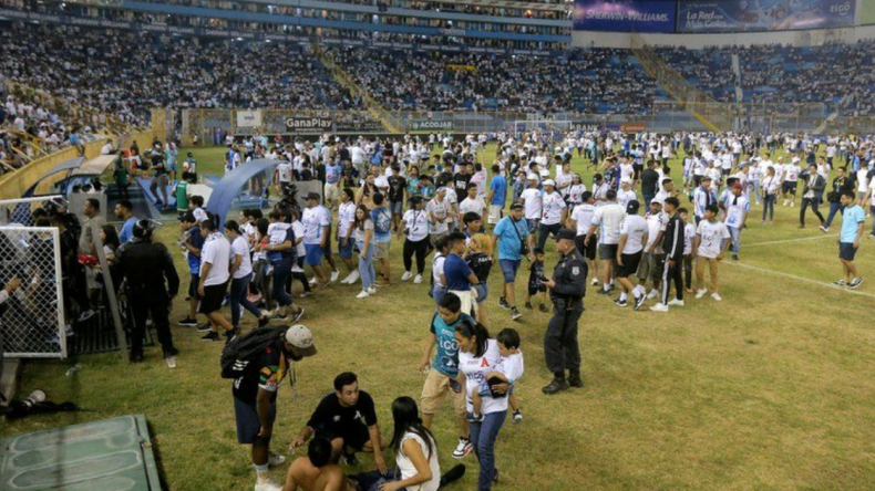 قتلى وجرحى بسبب تدافع جماهيري خلال مباراة في السلفادور
