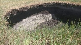 هذه هي أسباب تشكل الحفرة العملاقة بتيارت