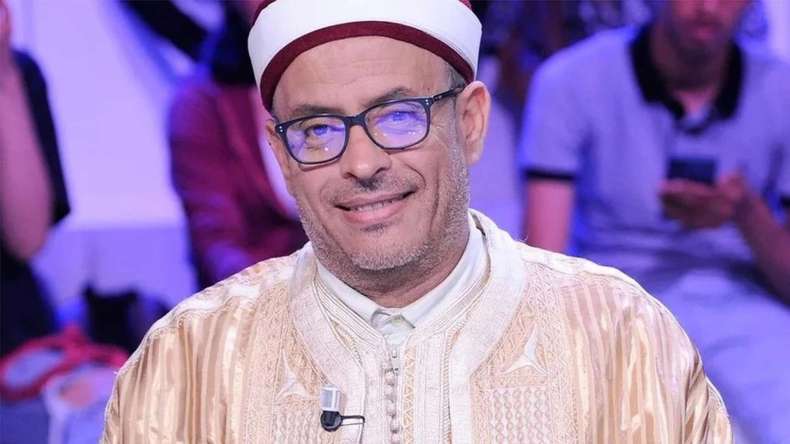 داعية تونسي يثير الجدل: أقنعت زوجتي بخلع الحجاب لأنه ليس فرضا! (فيديو)