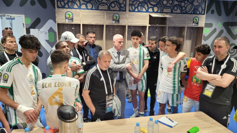 رئيس الفاف يرفع معنويات المنتخب الوطني لأقل من 17 سنة
