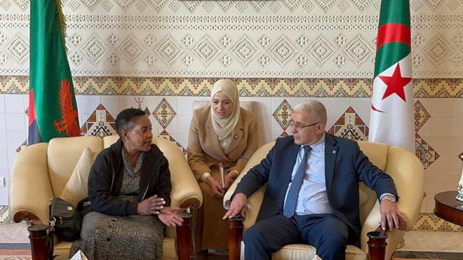 رئيسة برلمان زامبيا تحل بالجزائر    
