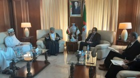 شركة “أبراج” العمانية تبحث فرص الاستثمار في الجزائر