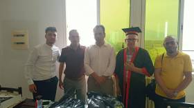 أب وابنه يناقشان معا مذكرة “الماستر” بتيبازة (صور)