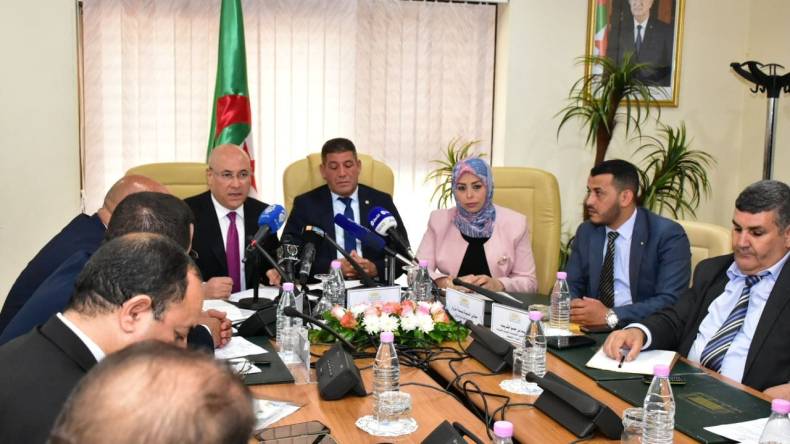 وزير التجارة يكشف عن عدد المصدّرين في الجزائر