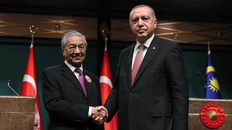 “لقاء مغلق” بين أردوغان ومهاتير في أنقرة (فيديو)