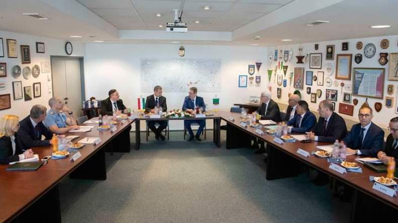 مذكرة تفاهم بين الشرطة الجزائرية والمجرية في 5 مجالات أمنية