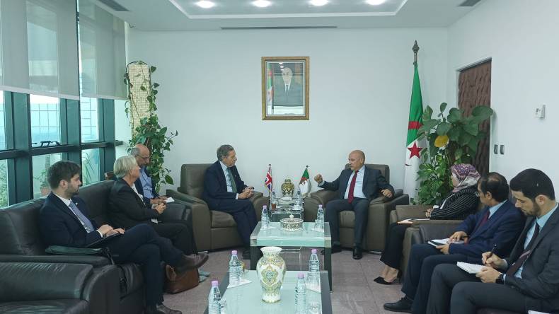 تعزيز التعاون التجاري والاقتصادي بين الجزائر وبريطانيا