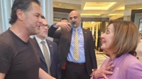 بالفيديو.. هذا ما طلبته نانسي بيلوسي من راغب علامة في زفاف الأمير الحسين!