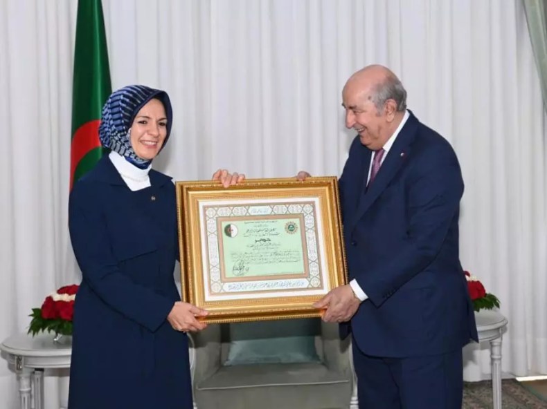 Tebboune décore l’ambassadrice de la Turquie (VIDEO)