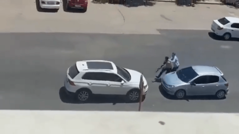 فيديو صادم.. شاب تركي يقتل طليقته ووالدها ببندقية صيد!