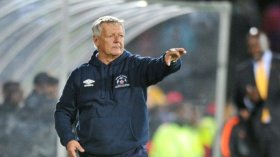 وفاة المدرّب الذي قاد جنوب إفريقيا إلى إحراز لقب “كان” 1996