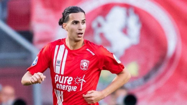 بِالفيديو: زروقي يُسجّل ويُلامس التأشيرة الأوروبية