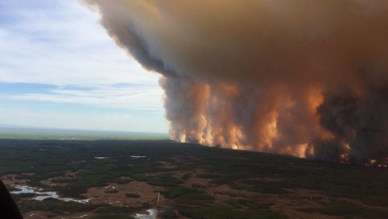 Incendies au Canada : la situation pourrait durer des mois