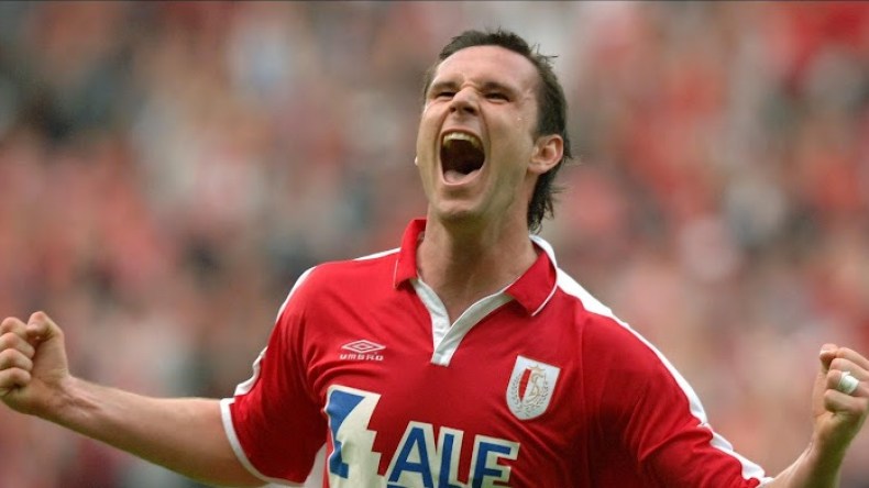 لعب ضد “الخضر” عام 2003.. وفاة دولي بلجيكي داخل مقهى