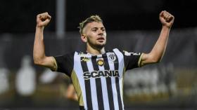 اللاعب الذي أدخله المدرب ماجر بديلا لِمحرز يُجدّد عقده