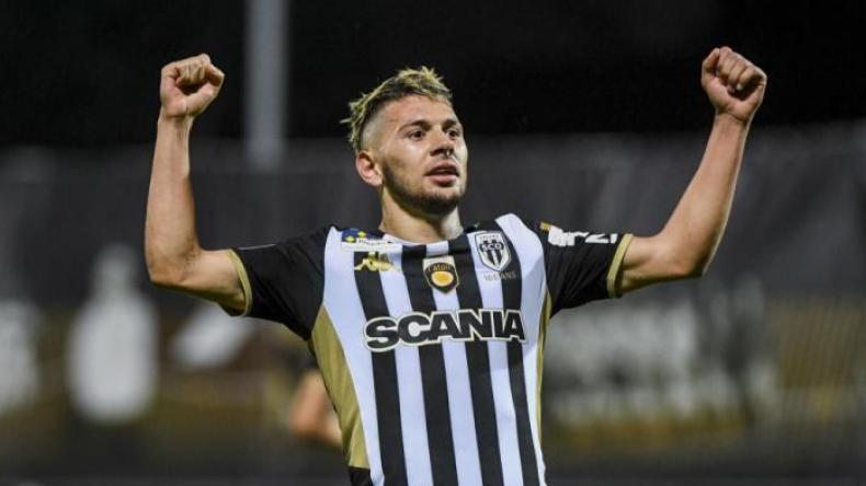 اللاعب الذي أدخله المدرب ماجر بديلا لِمحرز يُجدّد عقده