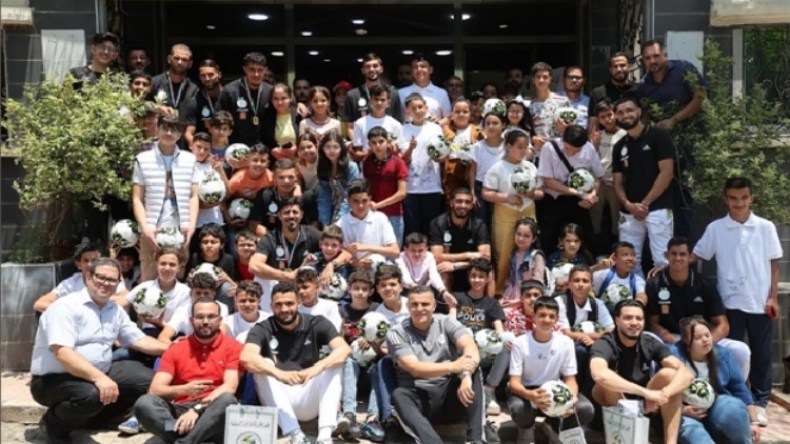 بِالفيديو: بلماضي ولاعبوه يتعاطفون مع الأطفال اليتامى