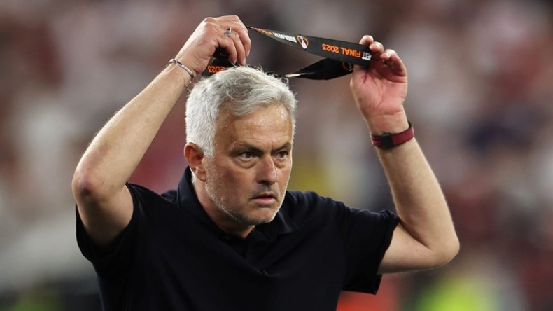 عوّار يبدأ مشواره الأوروبي دون مدربه مورينيو