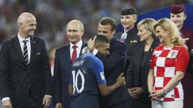 الرئيس الفرنسي يتدخّل لـ “إطفاء” نيران الجدل المُحتدم حول مبابي