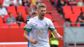 لاعب ألماني يُصرّ على ارتداء زيّ “مُحاربي الصّحراء”