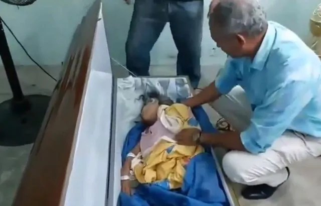 Une femme décédée se réveille pendant sa veillée funèbre