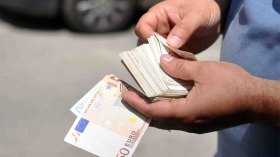 محتالون يحولون الدينار إلى “اليورو” عبر الأنترنت