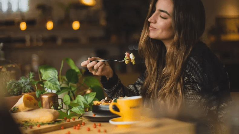 10 أسباب تجعلك تشعر بالجوع الدائم