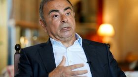 L’ancien PDG de Renault et Nissan porte plainte contre le groupe japonais devant la justice libanaise.