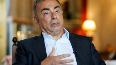 L’ancien PDG de Renault et Nissan porte plainte contre le groupe japonais devant la justice libanaise.