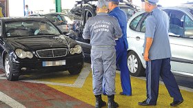 .. حبس إطارات جمارك بالجملة !