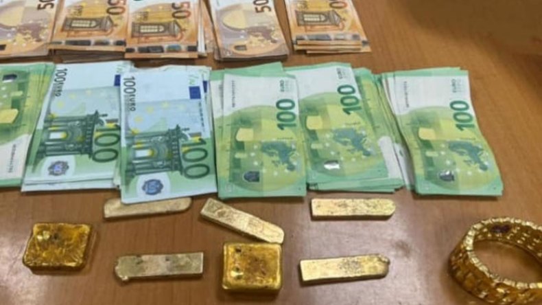 هكذا حاولت شبكة الجزائر ـ إسطنبول تهريب “الدوفيز” والذهب في الطائرة