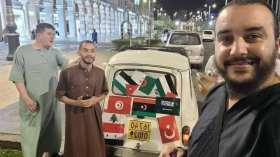 بالصور.. شاب جزائري يحقق حلمه بالسفر إلى مكة على متن “رونو 4”!