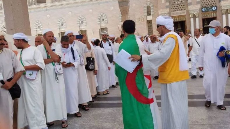 الإمام في بعثة الحجّ.. مرشدٌ دينيّ أم واقٍ من الصَّدمات؟