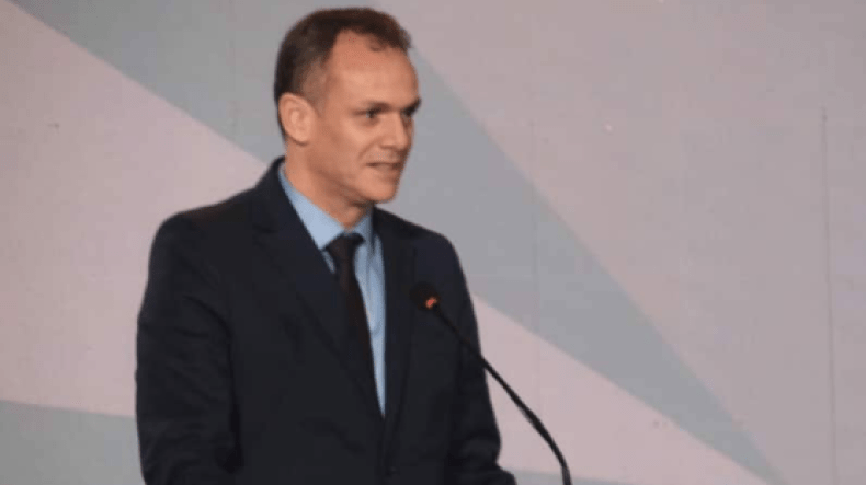 الوزير حماد يكرّم النجم الرياضي لبن عكنون