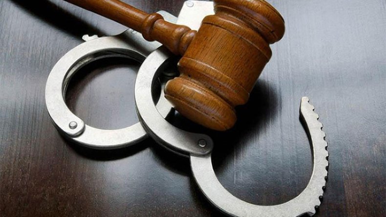 تشديد العقوبات ضدّ المزوّرين ومنتحلي الصفة والمهرّبين والمُبتزين