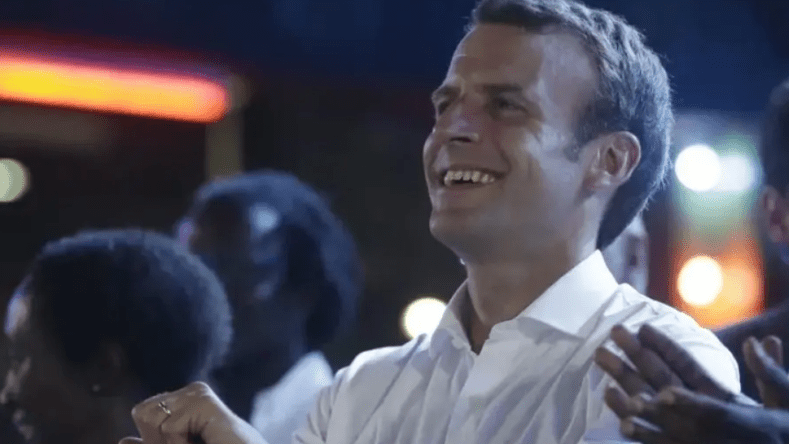 بينما تعم الفوضى فرنسا.. فيديو لماكرون وزوجته يرقصان يثير الجدل!