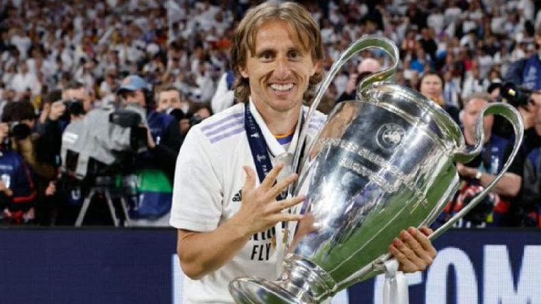 ريال مدريد يعلن تمديد عقد مودريتش