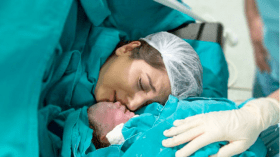 معلمات مطالبات بالولادة في الصيف!.. مدرسة خاصة تثير الجدل