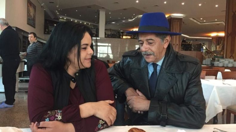 الفنان صالح أوقروت سيعود ويفي بالوعود.. وهذا ما قالته نضال الجزائري!