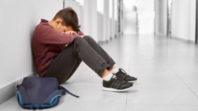 الإهمال العاطفي في مرحلة الطفولة.. الأولياء مسؤولون عن ضياع الأبناء