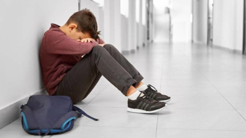 الإهمال العاطفي في مرحلة الطفولة.. الأولياء مسؤولون عن ضياع الأبناء