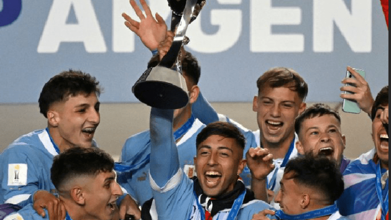 أوروغواي تفوز على إيطاليا وتتوج بكأس العالم للشباب