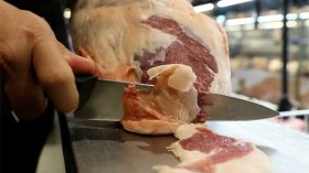 جزارون يرفعون سعر تقطيع الأضحية إلى 3500 دج