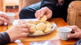 عادات الضيافة وإكرام الضيف.. طقوس تدخل ضمن أسباب انقطاع صلة الرحم