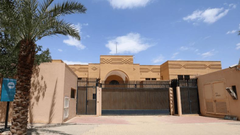 إيران تعيد فتح سفارتها في السعودية الثلاثاء