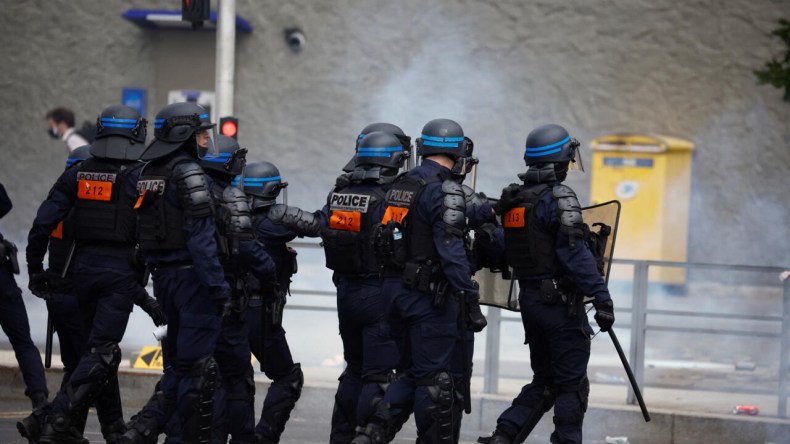 الأمم المتحدة تنتقد فرنسا وتتهم الشرطة بـ”العنصرية”  