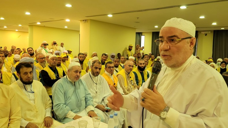 بلمهدي يدعو أعضاء البعثة الجزائرية للتجند أكثر خدمة للحجاج