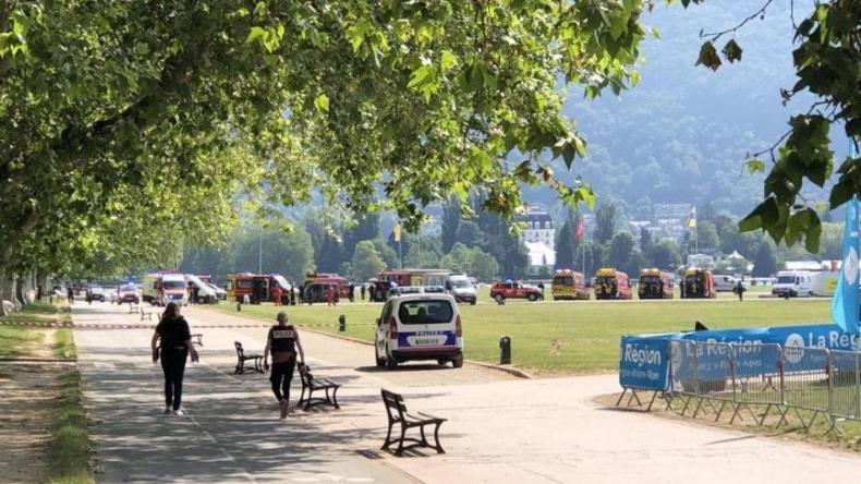 Attaque au couteau en France: Sept blessés dont six enfants en bas âge, un homme interpellé