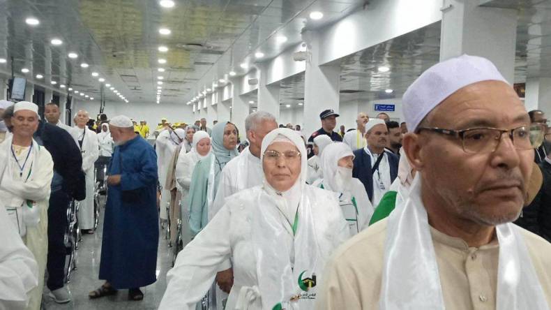 عودة أول فوج للحجاج الجزائريين غدا