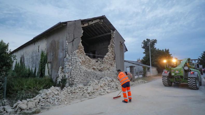 أحدهما يعد الأقوى منذ عقود.. زلزالان يضربان فرنسا واليابان